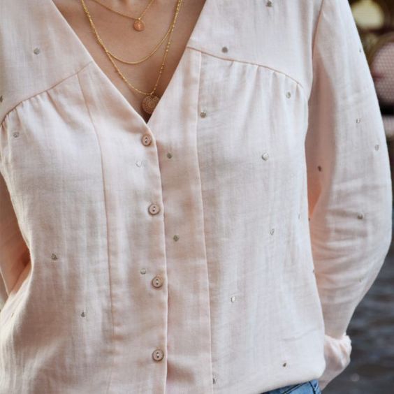 Powder pink shirt with darts