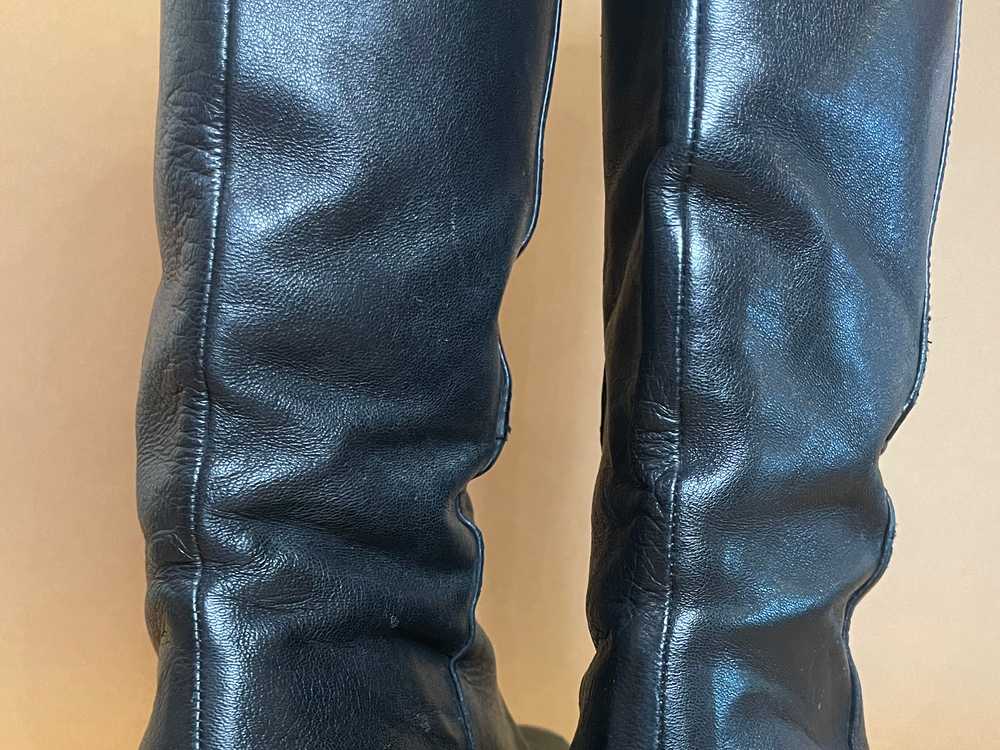 TILLI shoemakers repair the heels of your boots