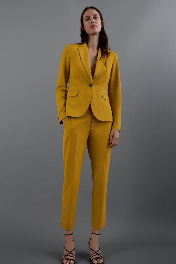 Trousers with hem above the ankles