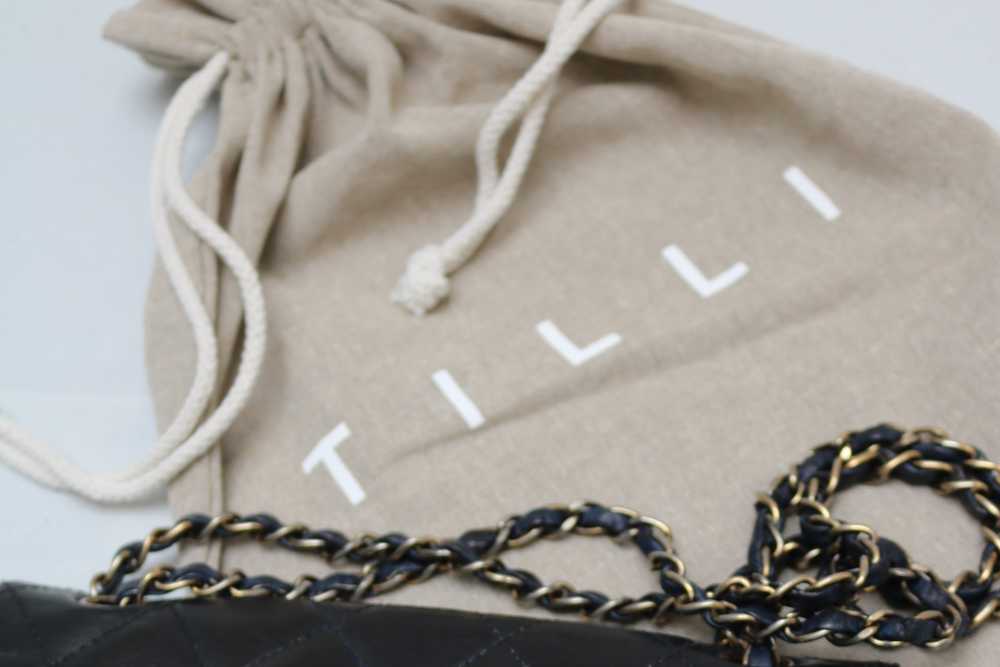 TILLI leather craftsmen recolor your handbag.