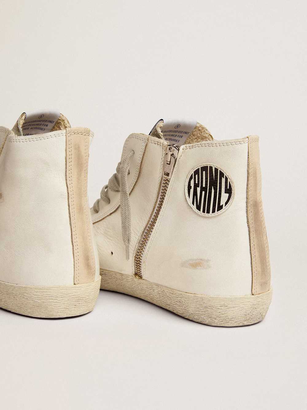 Our shoemaker makers repair all parts of your sneakers.