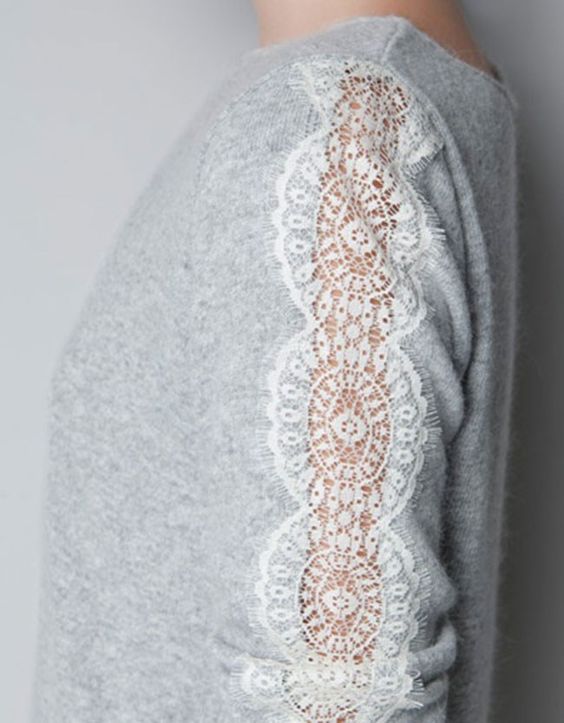 Jumper with lace from shoulder to sleeve