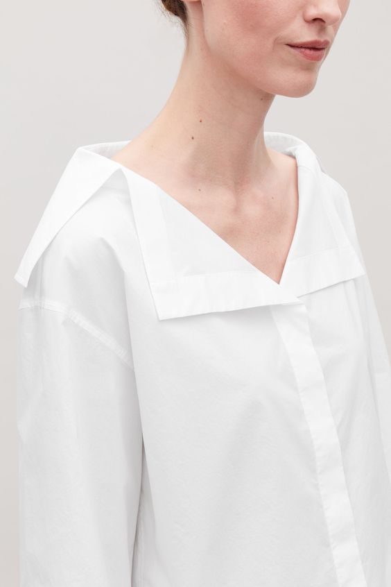 Women's shirt with unstructured, graphic collar