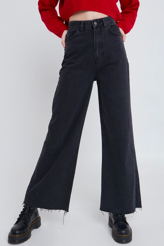 Frayed hem bell-bottom jeans