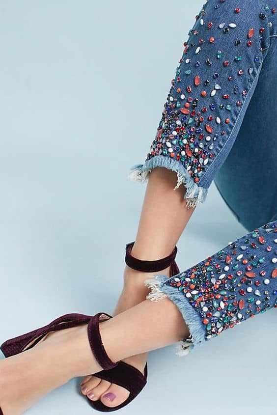 Overlapping jeans with ten or so buttons