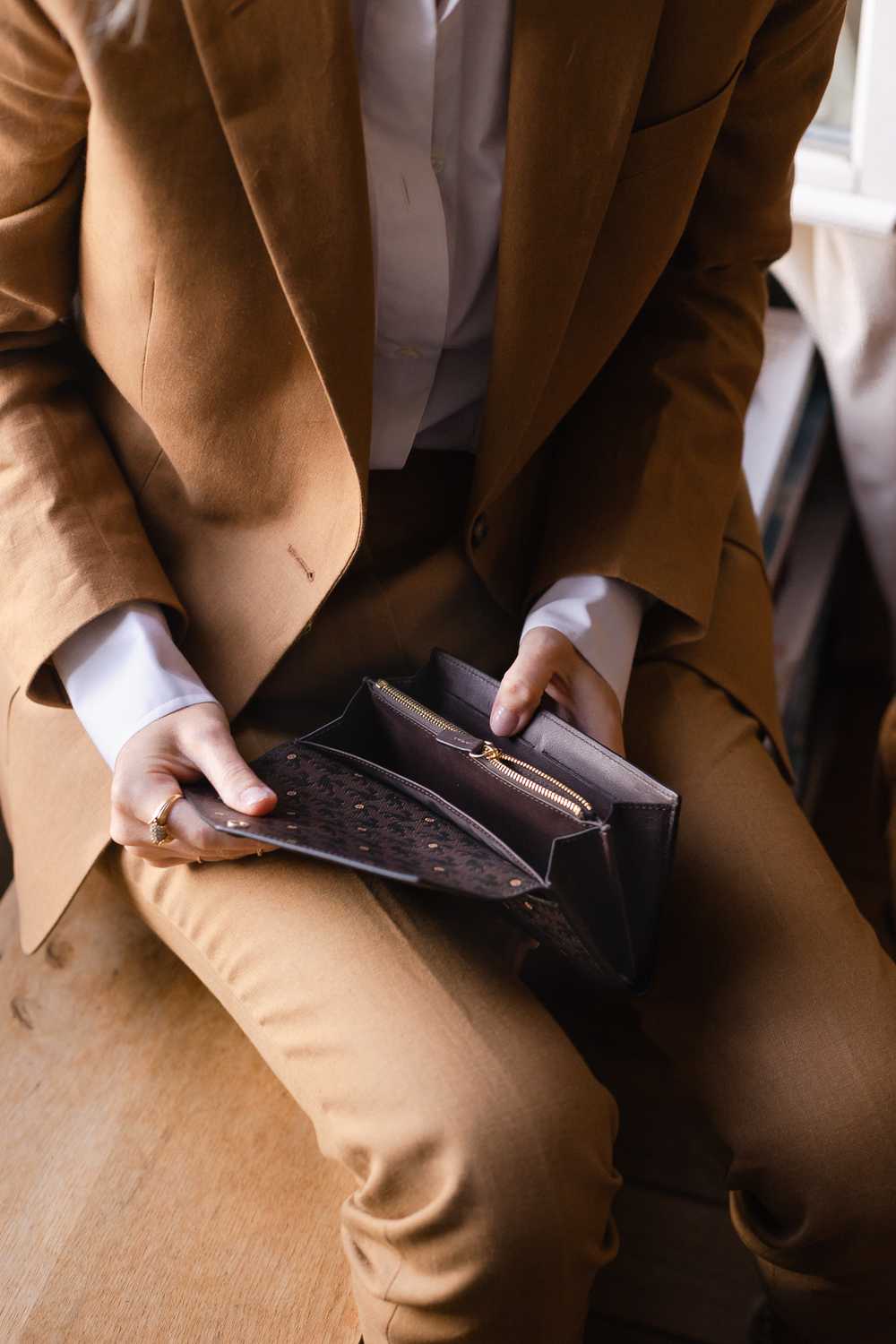 Our shoemaker craftsmen clean and maintain your wallet