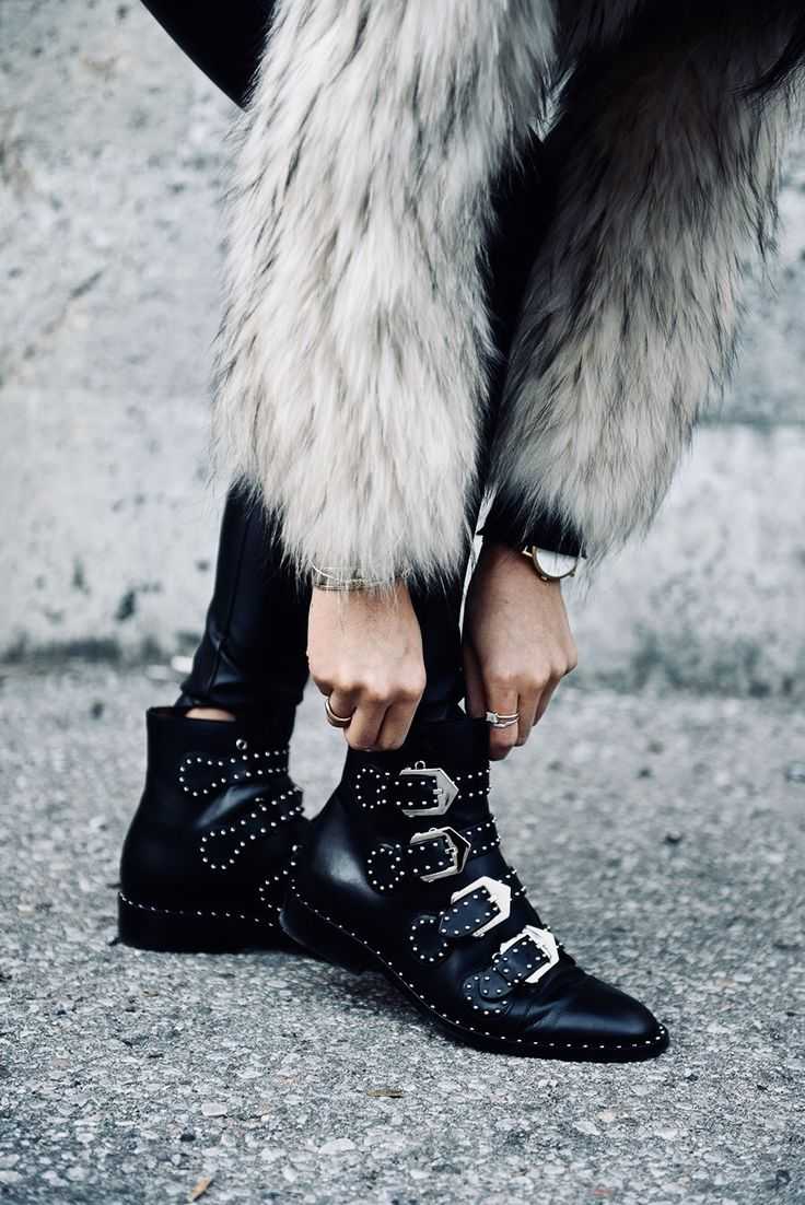 TILLI shoemakers repair the buckles, elastics and zippers on your boots and ankle boots.