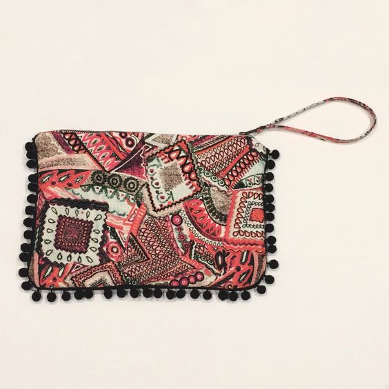 Fabric coin purse with zip fastener