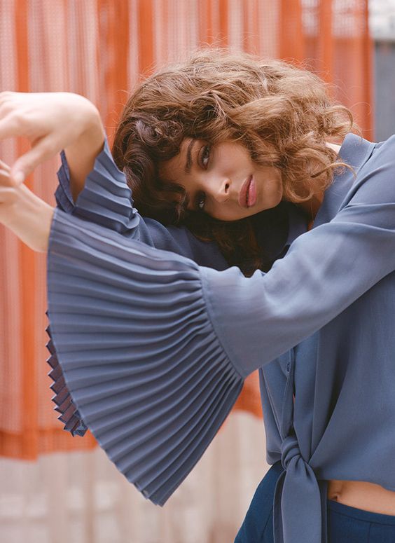 Wide flared sleeves with pleats