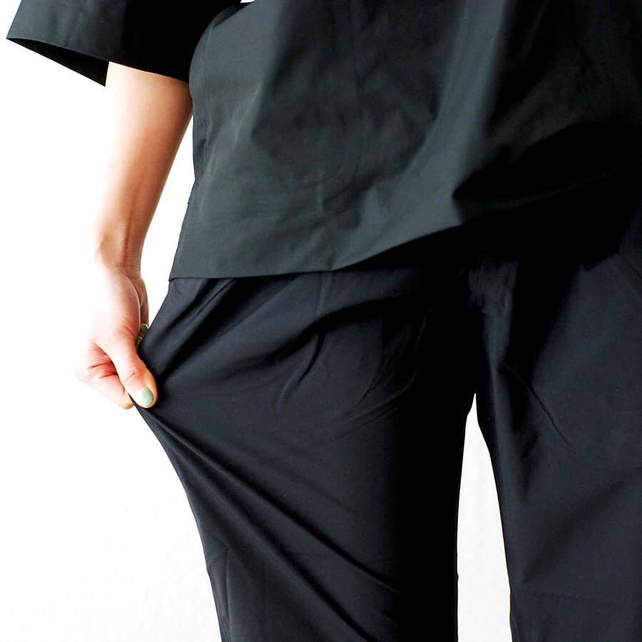 Trousers with fabric yoke