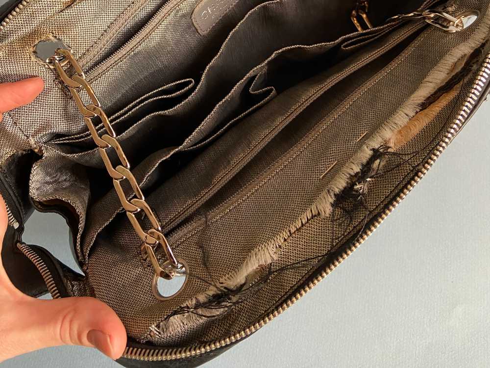 How to repair the lining of your travel bag?