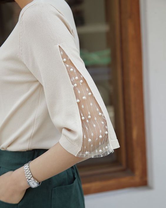 Top with mid-length sleeves opened at the side by a lace triangle