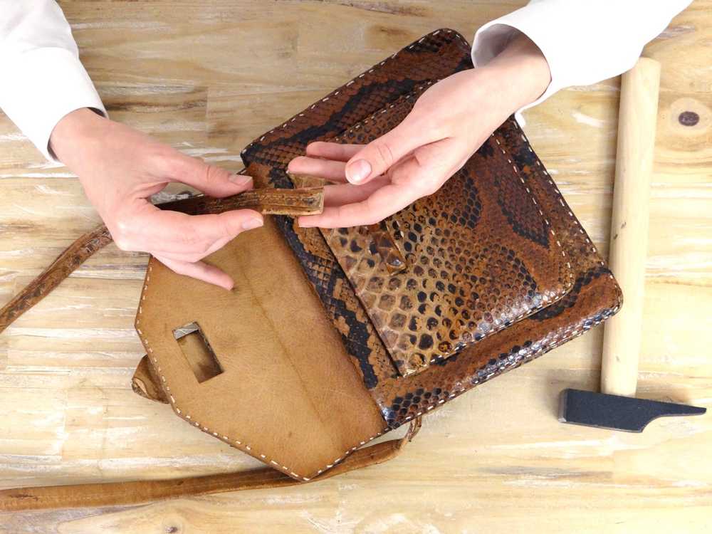 TILLI leather craftsmen repair and maintain your handbag handle