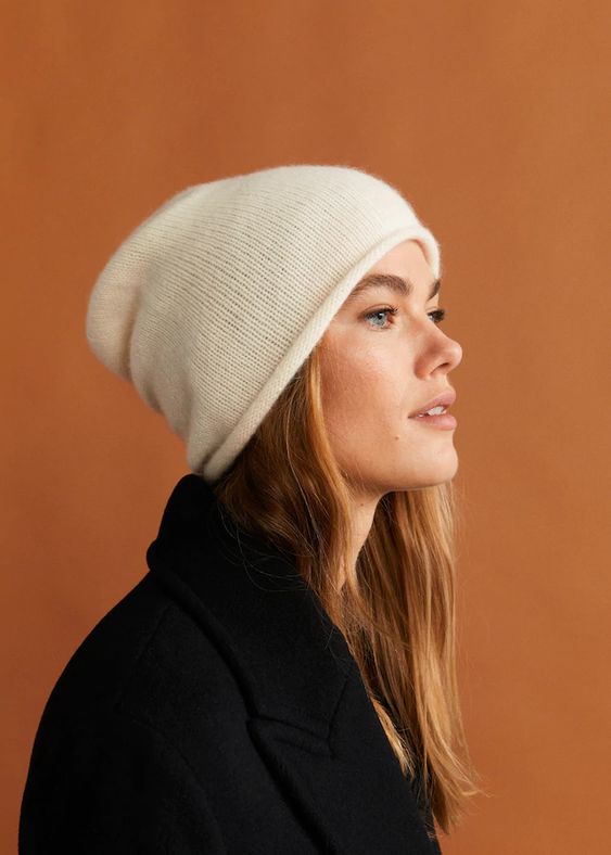 Off-white cashmere hat