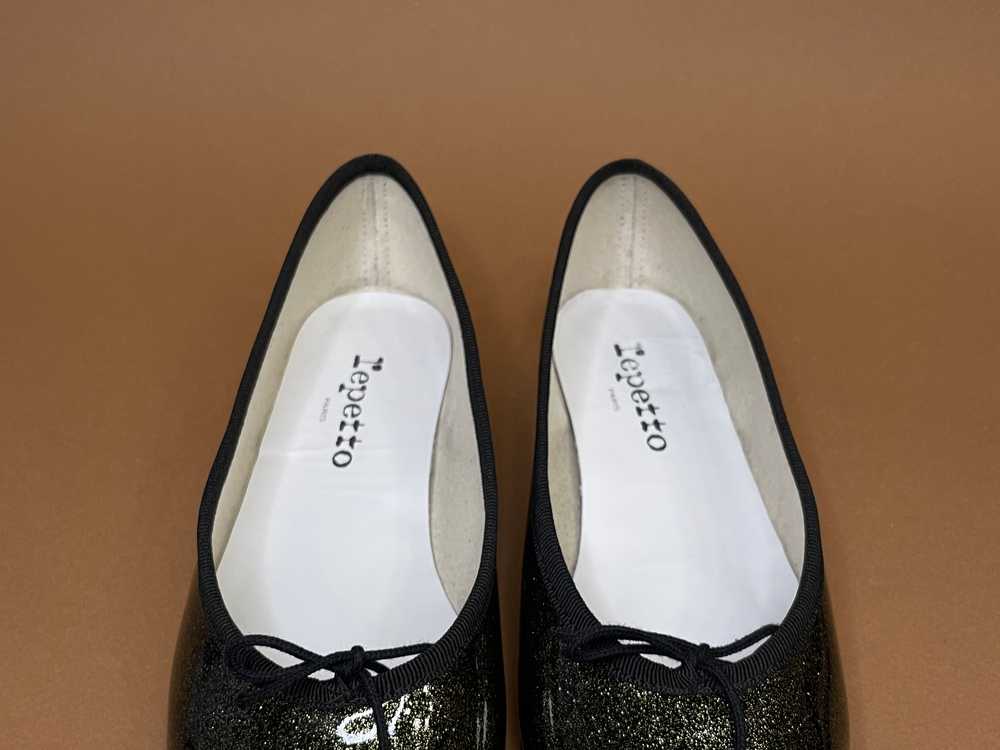 TILLI makers clean and maintain your ballerinas.
