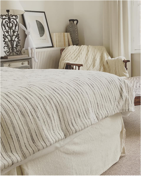 Decoration: curtain, plaid, cushion, tablecloth